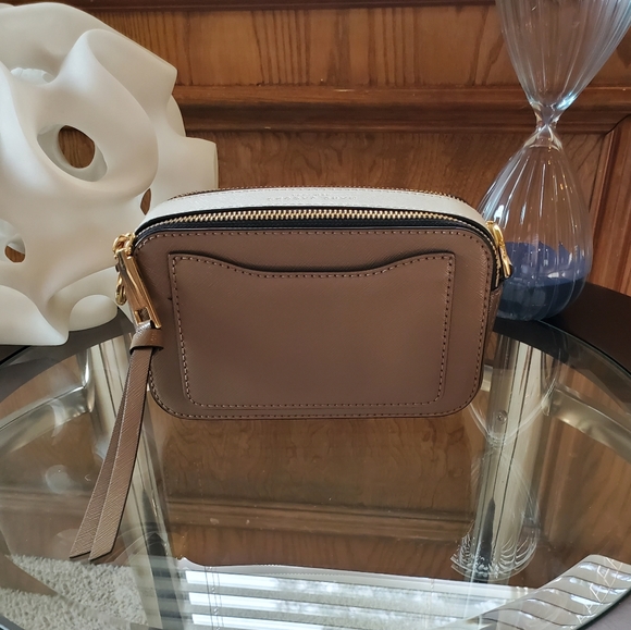 Marc Jacobs Snapshot Cluth is Gray - Picture 3 of 7